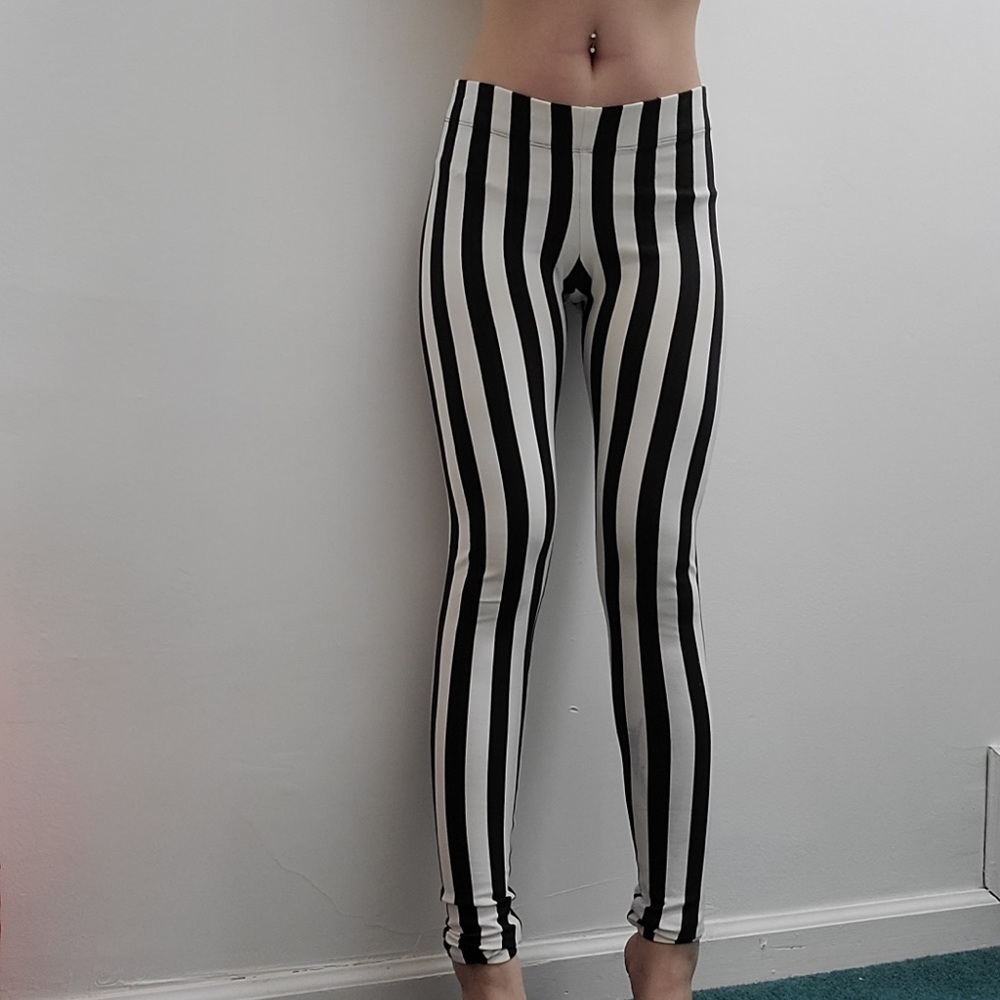Black & white stripes leggings